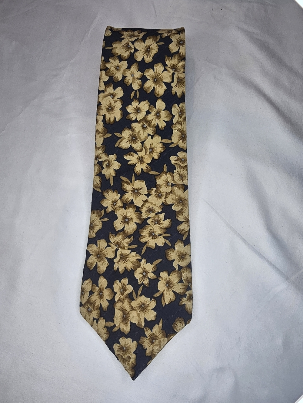 Perry Ellis Men's Floral Silk Tie in Navy with Gold Flowers